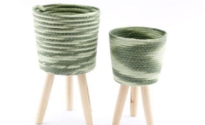 Planter Woven with Wooden Legs x2
